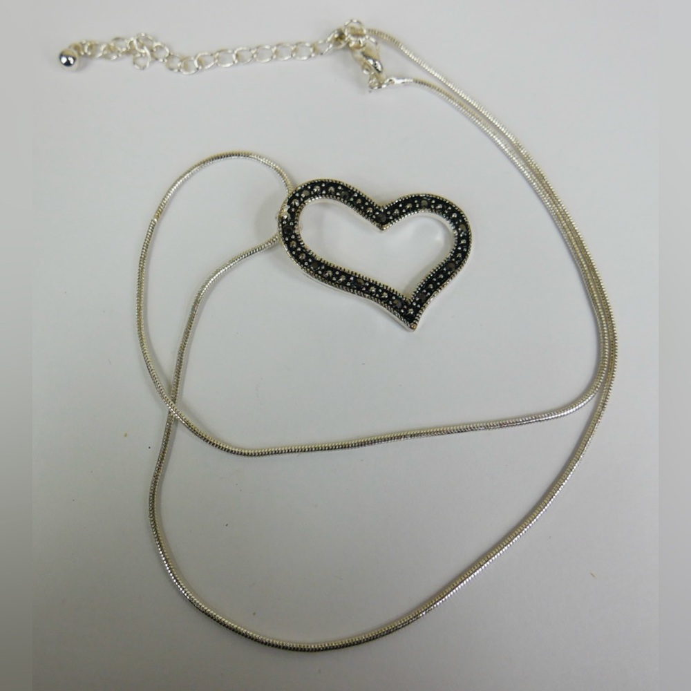 Silver Tone Pewter Necklace Chain Cute Heart Shaped Pendant Shiny Glass Black